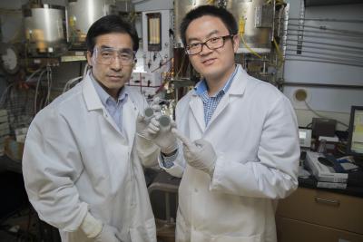 Meilin Liu and Yu Chen with catalyst-coated disc
