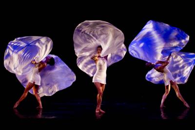 VIVA MOMIX