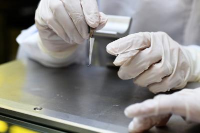 collimator tweezers hands