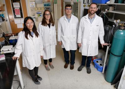 Researchers study titanium dioxide reaction