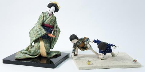 Japanese dolls made of paper