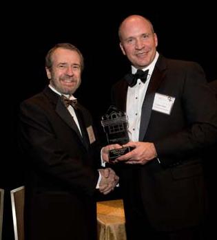 J. Louis Fouts (right) receives Distinquished Engineering Alumni Award from Dean Giddens