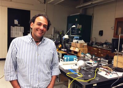 Alberto Fernandez-Nieves in Lab