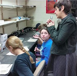 Jenny McGuire helps a student identify a fossil fragment. (Photo by Nathanael Levinson)
