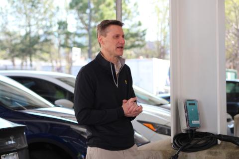 Rich Simmons discusses electric vehicle charging at the CNES Lab at Georgia Tech 