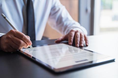 Digitally signing document on iPad.