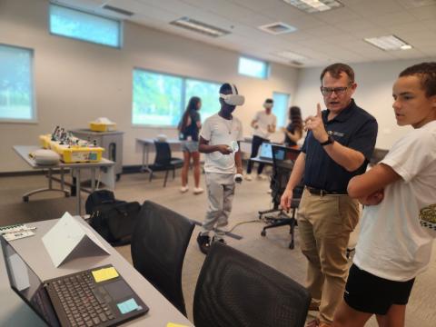 Instructor teaching student about virtual reality during Saturday STEAMlab in Savannah.