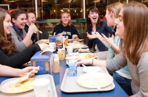 Students dine together
