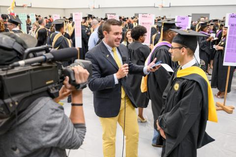 Steven Norris at Commencement Live