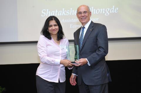 Shatakshee Dhongde receives the 2017 Research Mentor Award from Georgia Tech Provost Rafael Bras