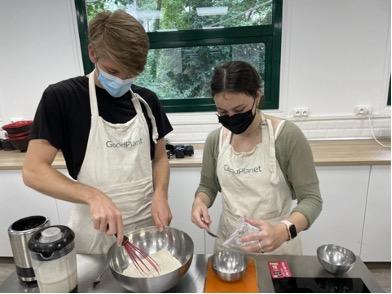 SLS France students learn about plant-based cooking.