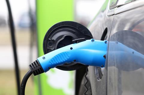 Electric vehicle charging station