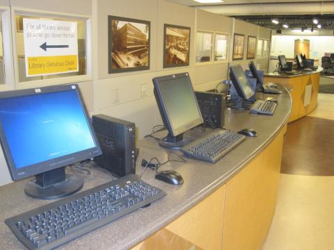 New "Quick-Use, Walk-Up" Computers Added in Library