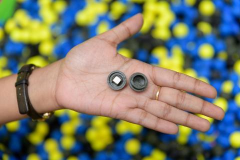 Image shows 3D magnetic balls used to simulate soil