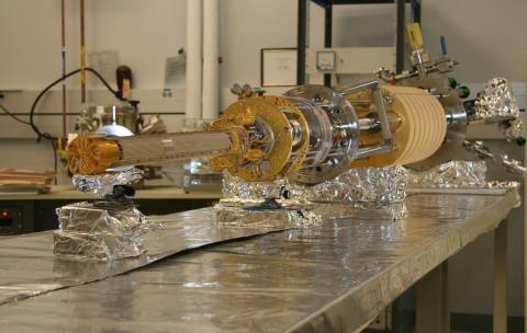 Research Horizons - Moore's Law - NIST-designed and built scanning-probe microscope