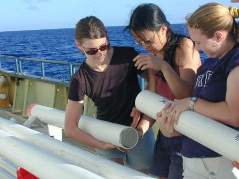 Sectioning sediment cores