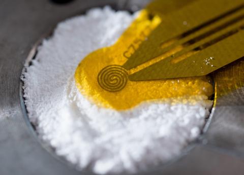 Thermal probe testing silicon dioxide