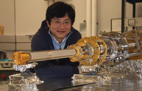 Researcher Young Jae Song with scanning probe micr
