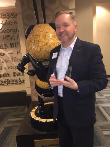 Craig Womack Accepts GT 1000 Award